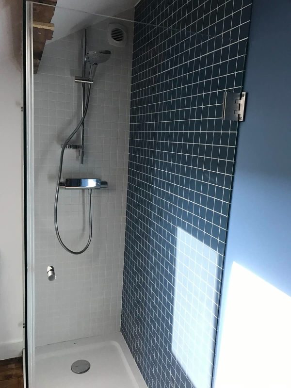 Réalisation douche à l'italienne moderne à Joinville-le-Pont - Artisan carreleur DA COSTA