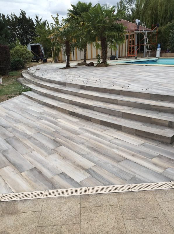 Carrelage terrasse et escaliers extérieurs à Saint-Tropez - DA COSTA Carreleur