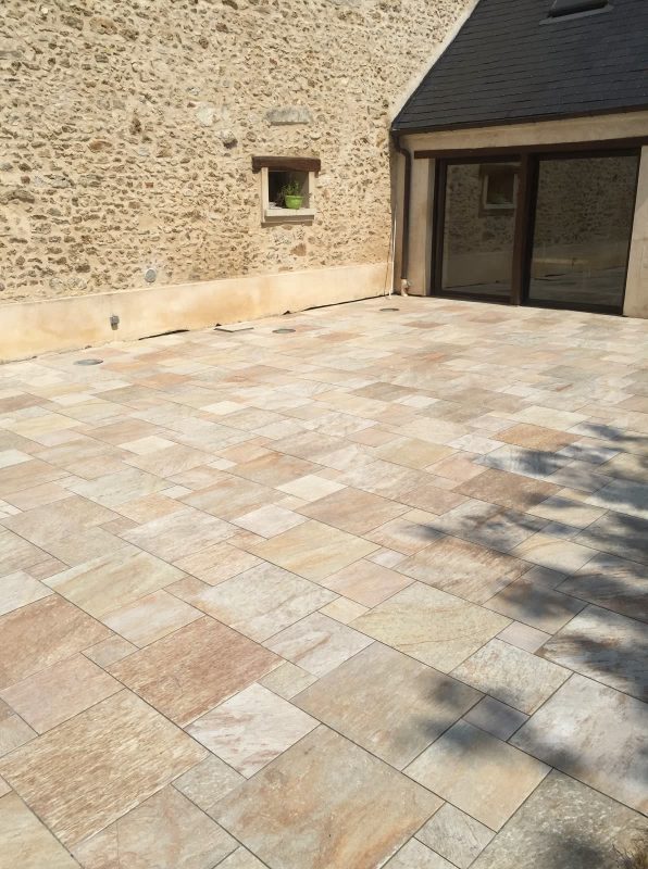 Pose de carrelage pour terrasse extérieure à Saint-Martin de Brethencourt par Entreprise DA COSTA